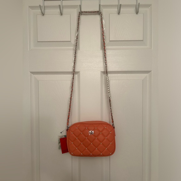 ⭐️ NWT Badgley Mischka Diamond Quilted Camera Crossbody Bag with Pearls ⭐️ - Picture 4 of 11